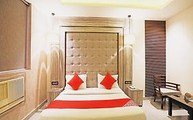Fabhotel Ronald Inn